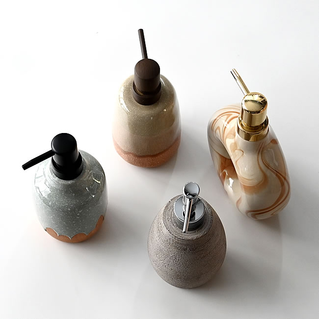  
トップビューで並んだ4種のソープディスペンサー 