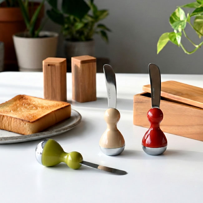  
カラフルな自立式バターナイフ レッド アイボリー グリーン 朝食テーブル使用イメージ 