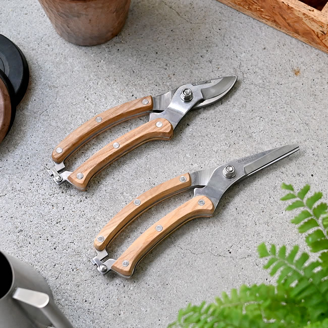  
アッシュウッドハンドルのガーデンシザー 