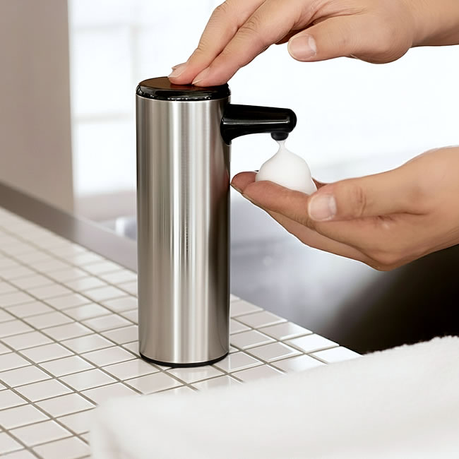  
手のひらに泡を出すステンレス製ソープディスペンサー 