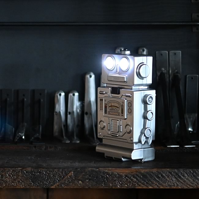  
ロボット型工具セット LEDライト点灯 作業シーン 