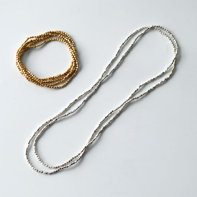 ブラスとシルバー2色のビーズネックレス