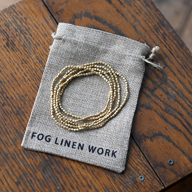 巾着に入ったブラスビーズネックレス