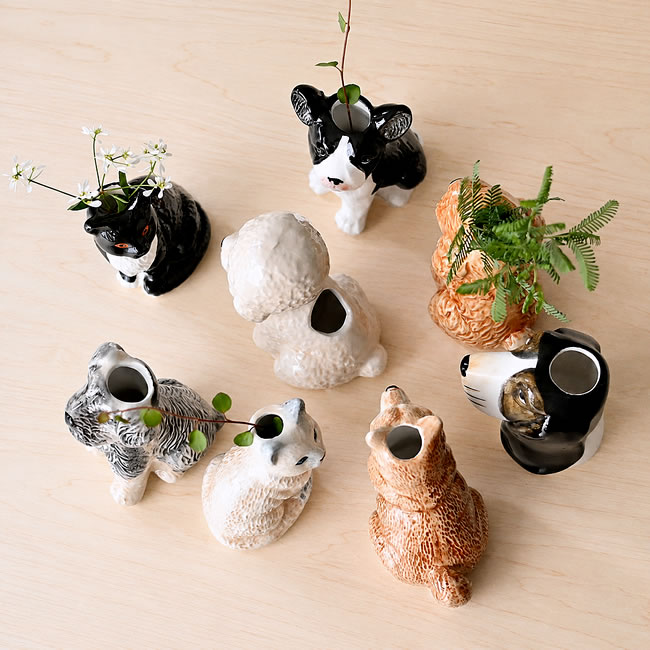 上部の穴に植物を挿して使う動物モチーフのミニベース