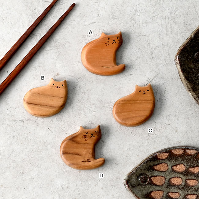 厚みのあるチーク材の猫型箸置きのディテール