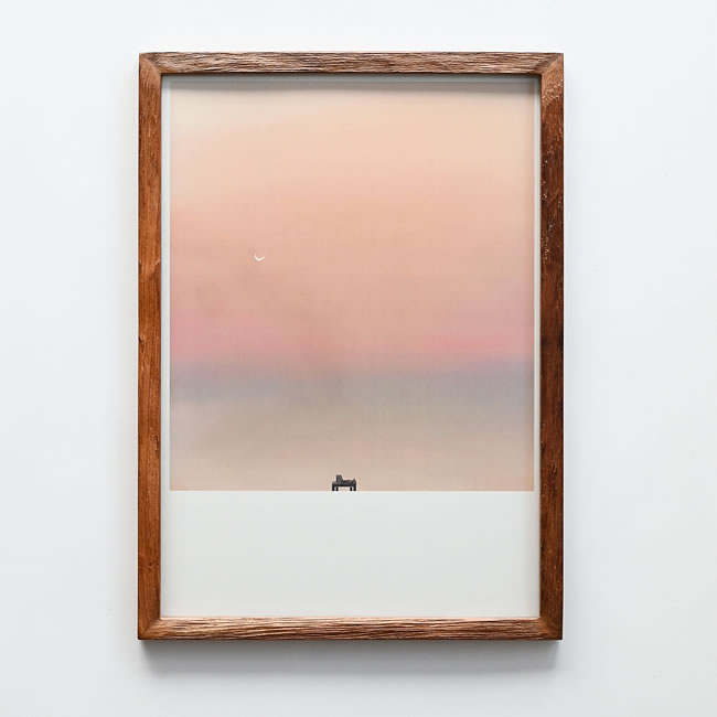  
淡い夕焼けのアートを収めた古材チークフレーム 