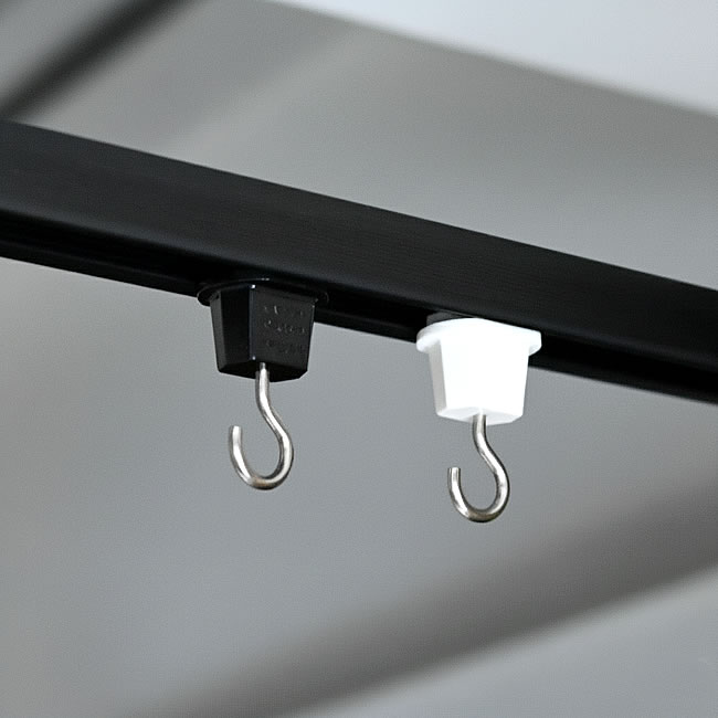  
ライティングレールに取り付けたフック 