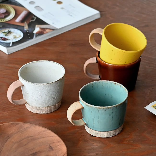  
土物の風合いが魅力の陶器製マグカップ4色展開