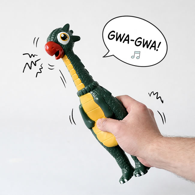 手で握ると音が鳴るワニモチーフのスクイーズアニマル