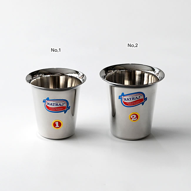  
サイズ違いのステンレスチャイカップ（No.1とNo.2） 