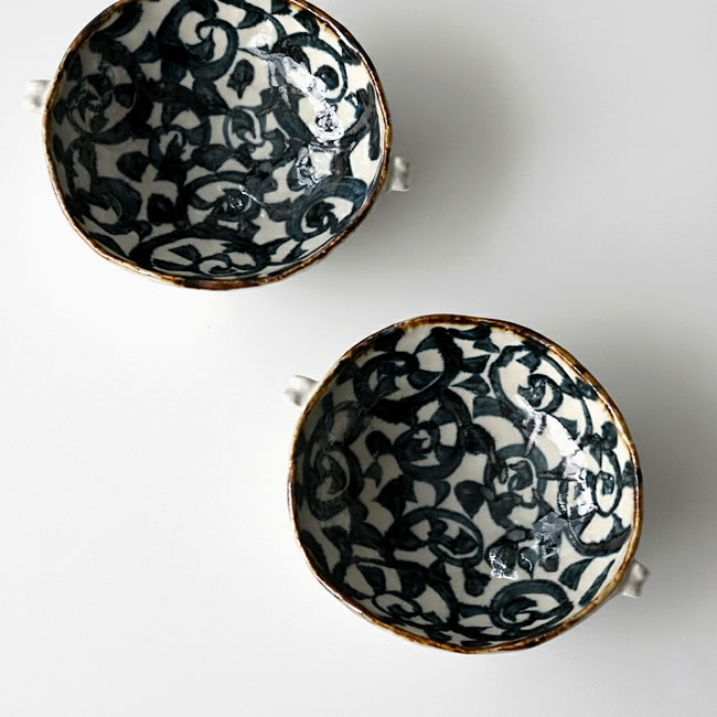  
たこ唐草柄が描かれた小鉢を上から見た様子 