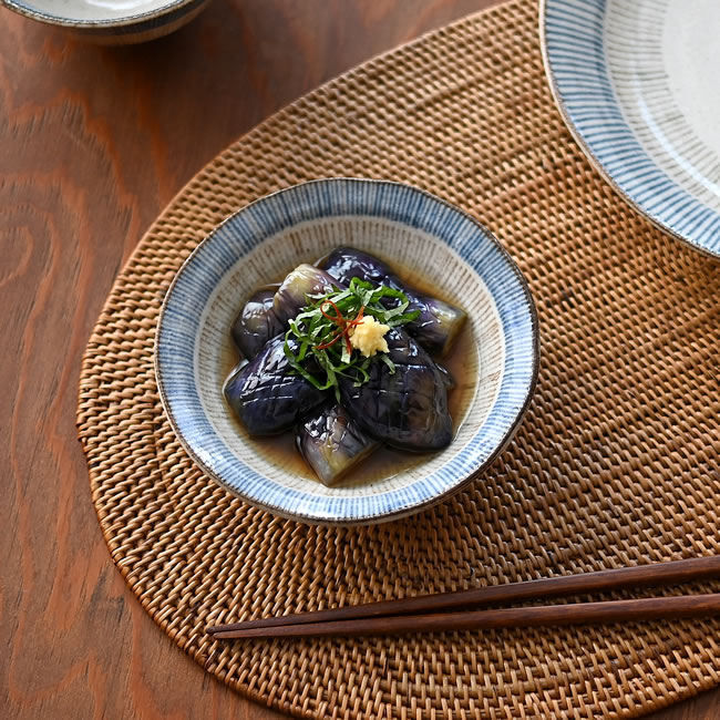 料理を盛り付けた中鉢の使用イメージ
