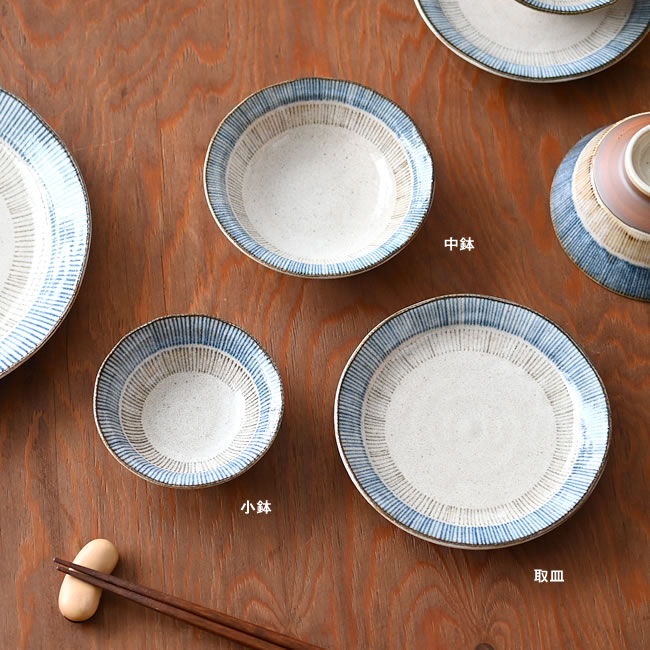 藍茶十草シリーズの小鉢と中鉢と取皿のサイズ比較
