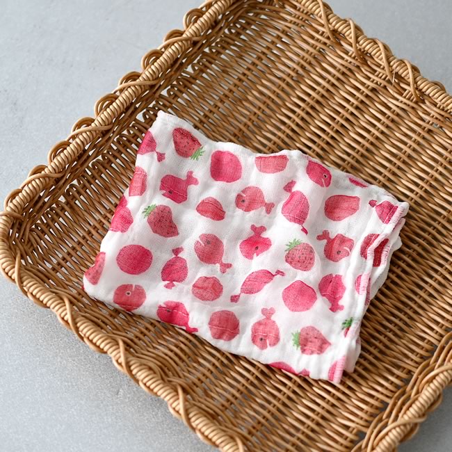  
きんぎょがにげた かや織ふきん いちごと金魚柄