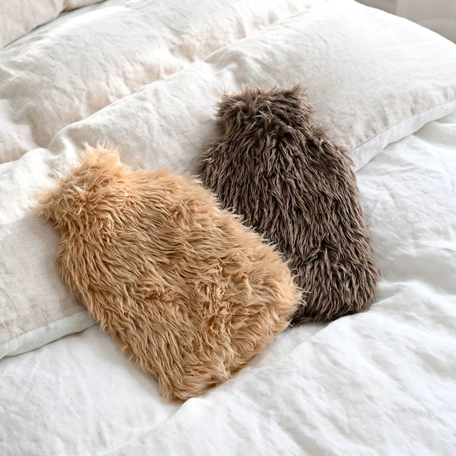  
毛足の長いふわふわカバーの湯たんぽ（ベージュとブラウン） 