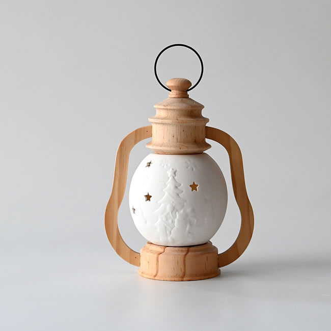 天然木のフレームと白い磁器を組み合わせたグランツリー ウッドランタンの全体