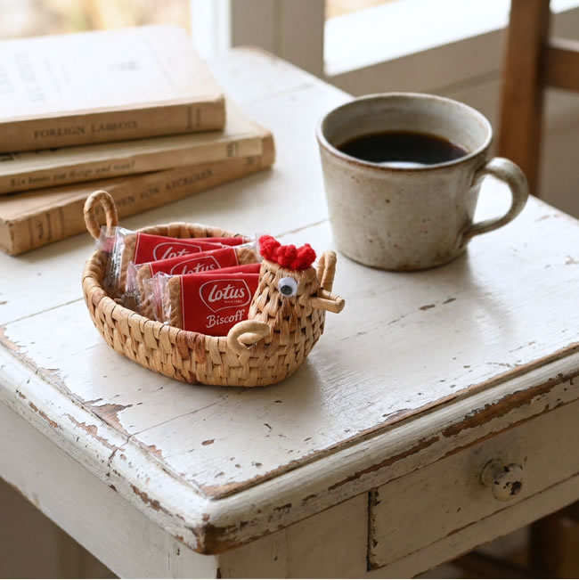  
水草で編まれたニワトリ型トレイ テーブルコーディネート お菓子トレイ 