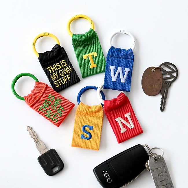 ツートンカラーがかわいいイニシャルタグ｜軽量ナイロン製｜ゼネラル