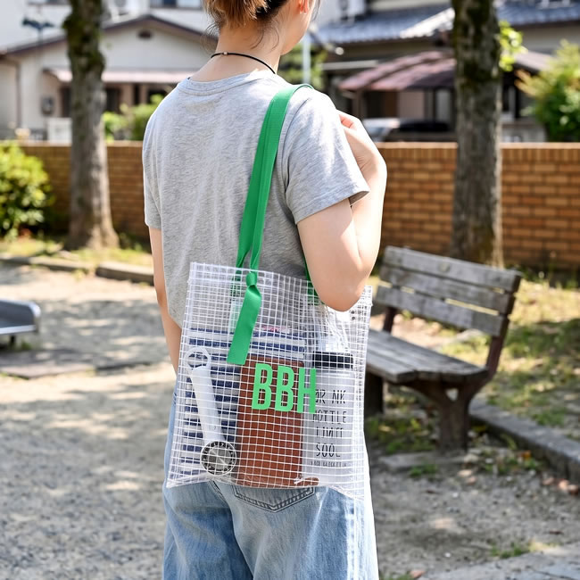 BBH クリアチェックトート SMALL グリーン 着用イメージ