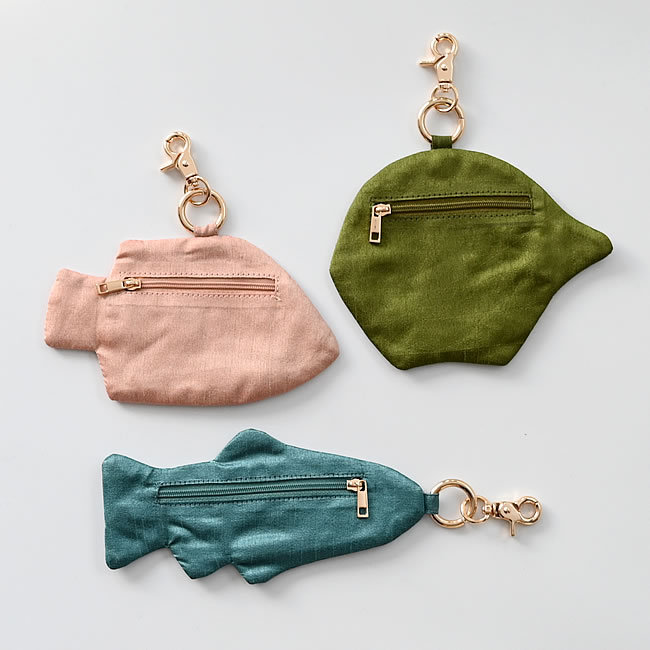 背面ファスナー付きの魚モチーフ刺繍キーポーチ3種類