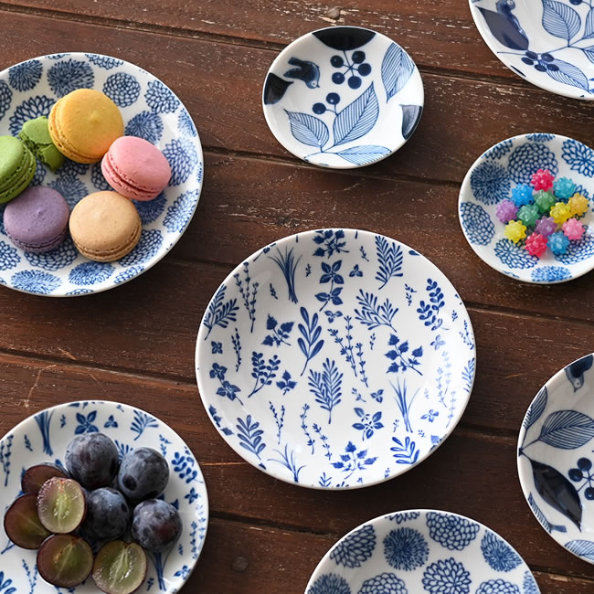 Botanyシリーズのプレートと豆皿を並べたテーブルコーディネート