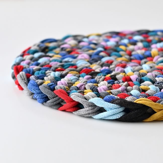 約2cmの厚みがあるSOCK LOOPチェアマットの側面