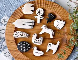Bone ブローチ