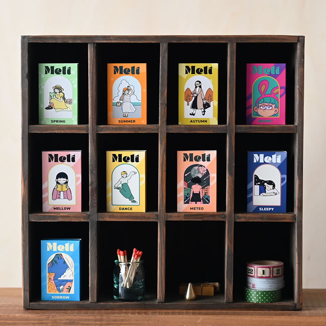 棚に並べたMeltインセンスのボックスディスプレイ