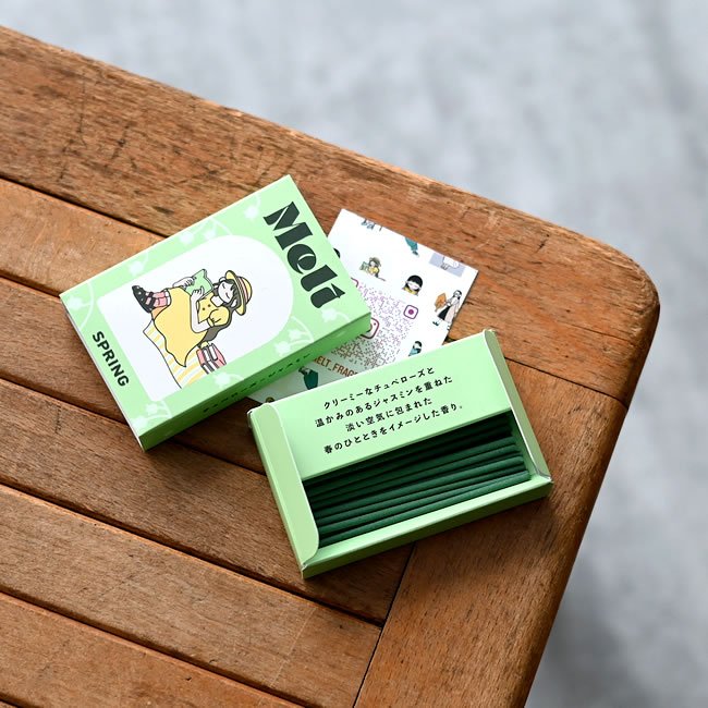 インセンススティックが収まったパッケージと中身